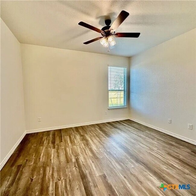 Building Photo - 5209 White Rose Dr