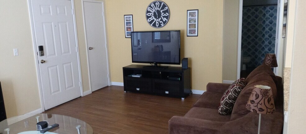 Building Photo - 5151 Pioneer Ave