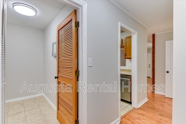 Building Photo - 208 W Buena Vista Ave