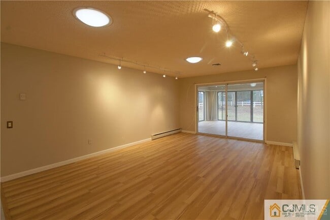 Building Photo - 58 Essex Rd
