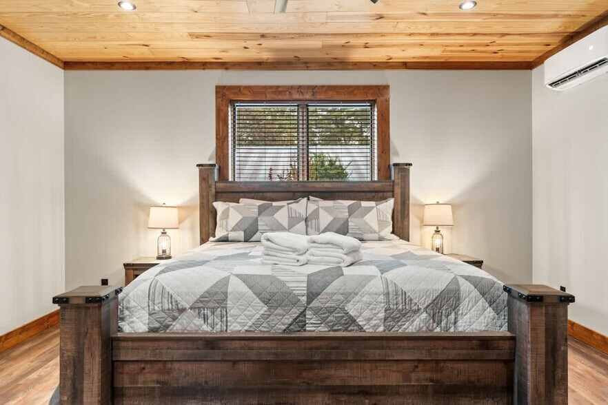 Building Photo - 299 Westview Dr