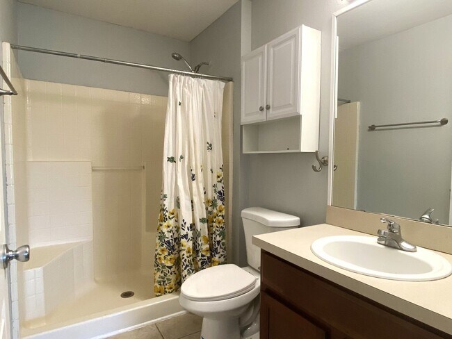 Building Photo - Herons Landing Water/Sewer/Cable/Internet included