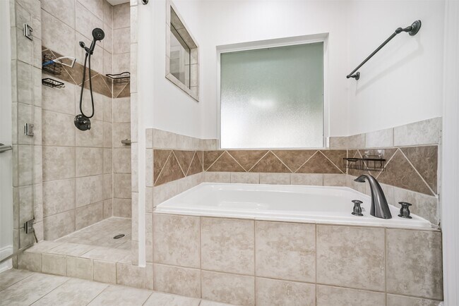 Building Photo - 3077 Dee's Cir