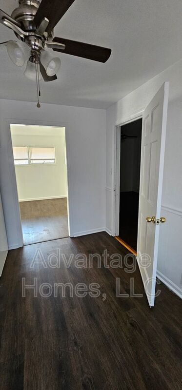 Building Photo - 7504 E 112th St