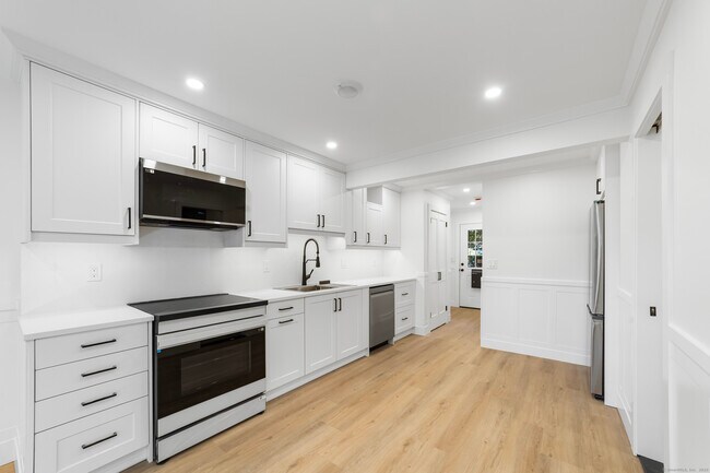 Primary Photo - 245 Unquowa Rd