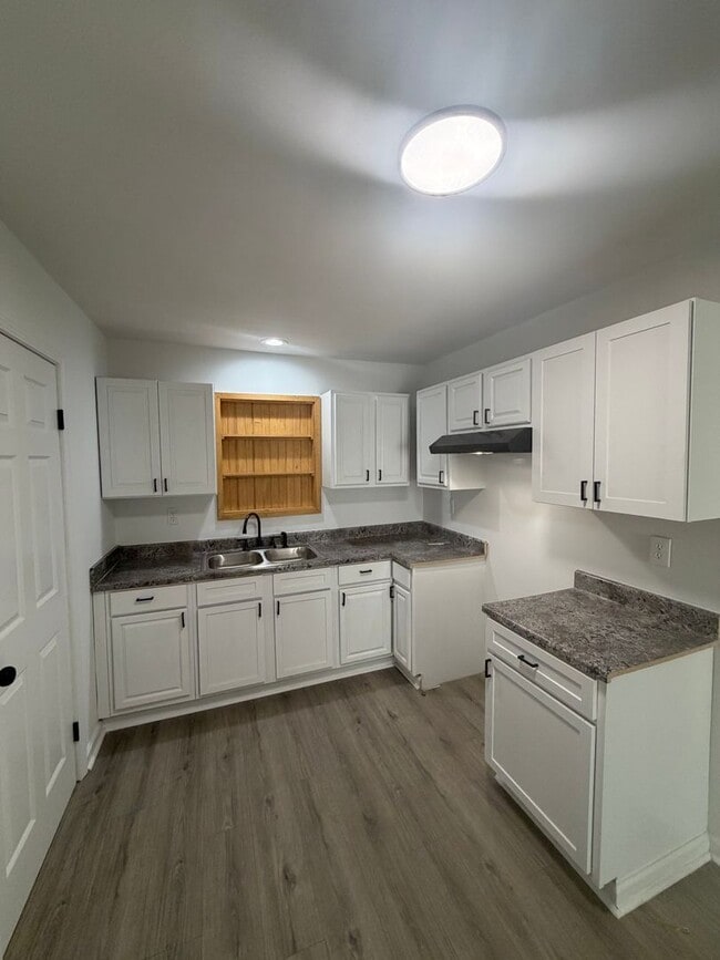 Building Photo - 1956 Edward Ave