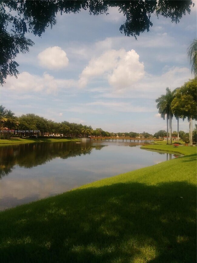 Building Photo - 2427 Centergate Dr