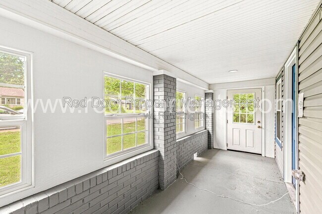 Building Photo - 3340 N Sherman Dr
