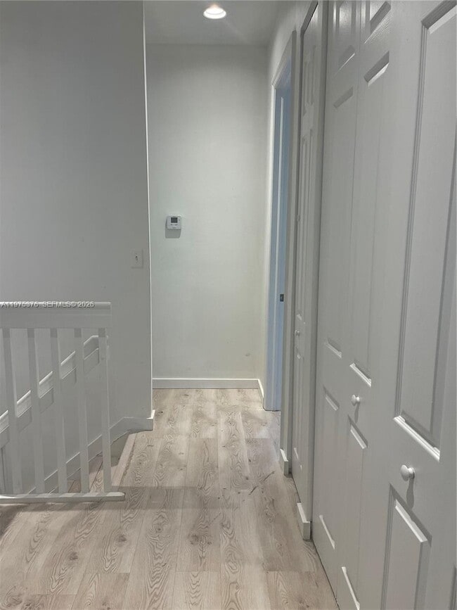 Building Photo - 942 NE 42nd Pl