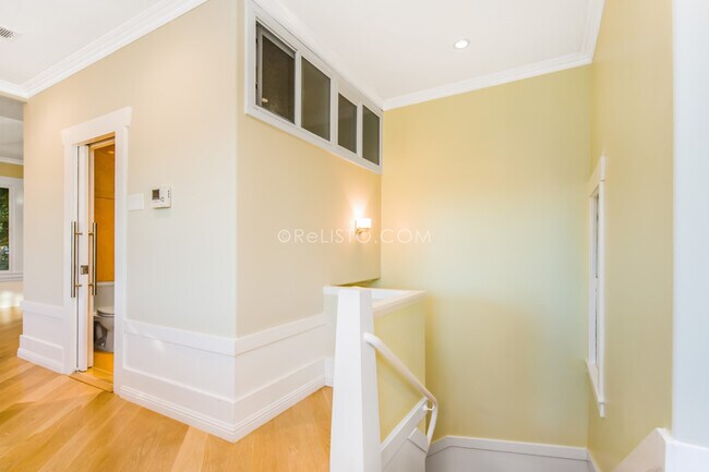 Building Photo - 1297 Dolores St