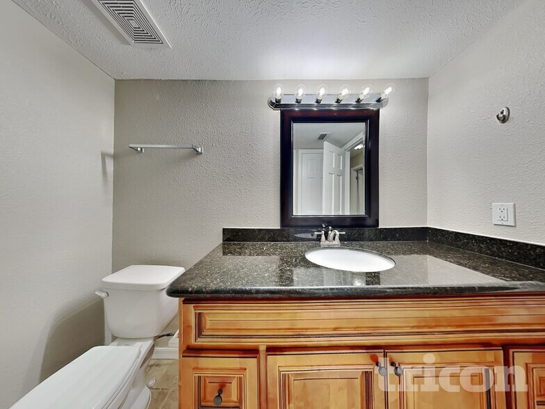 Building Photo - 1807 Waterman Dr