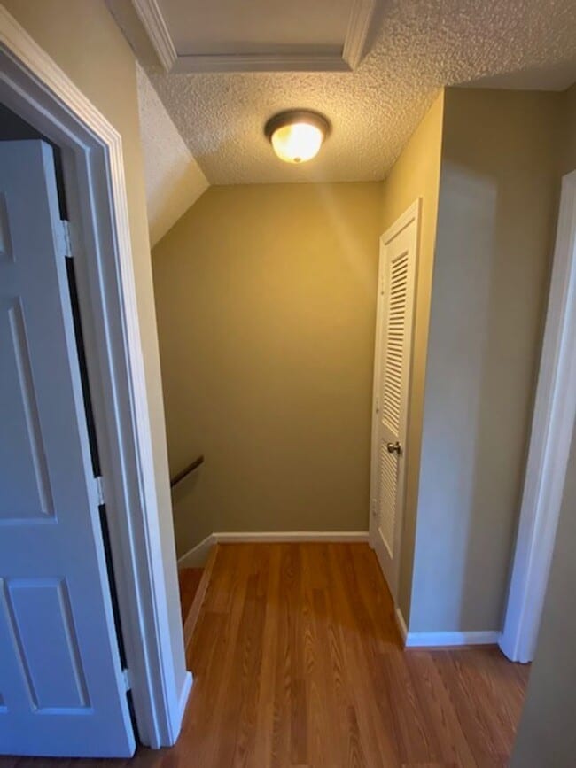 Building Photo - 2 bedroom 1.5 bath  The Cloister Condominium