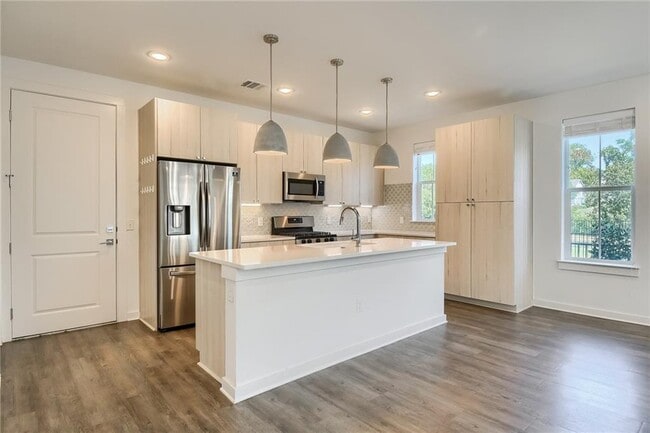 Building Photo - 2624 Metcalfe Rd