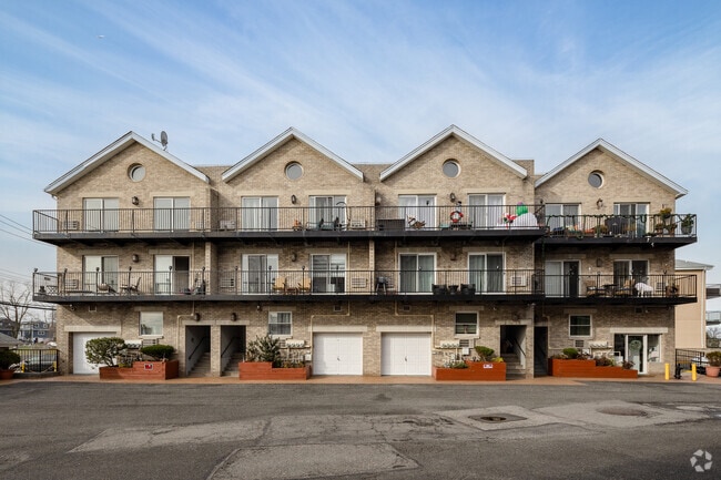 Building Photo - Pennyfield Estates