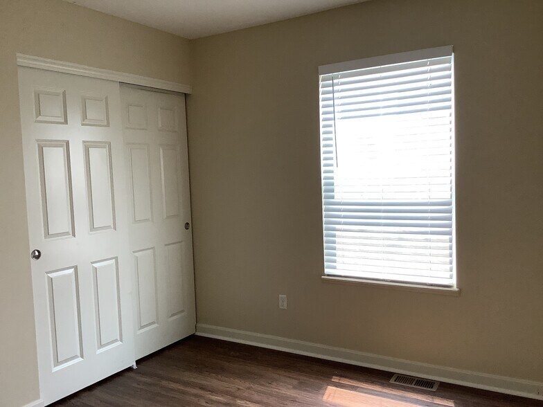 Building Photo - 924 Fresno St