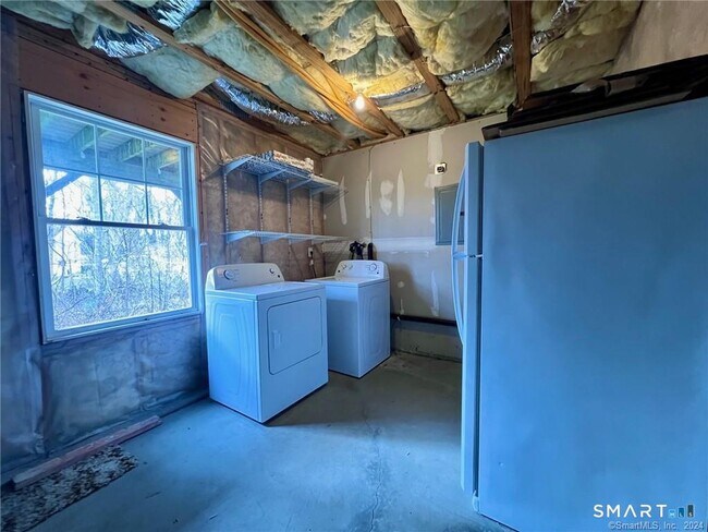 Building Photo - 527 W Thames St