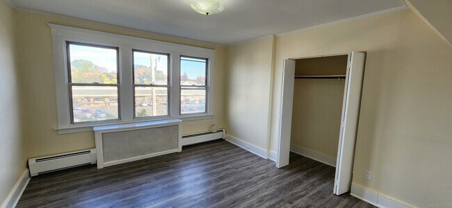 Building Photo - 120 Elm St