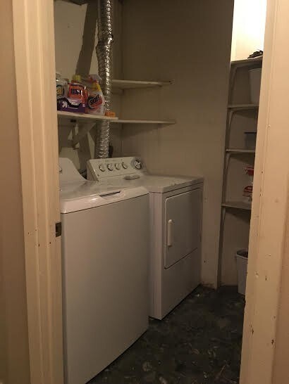 Building Photo - 4 bedroom house on the west side of Iowa C...