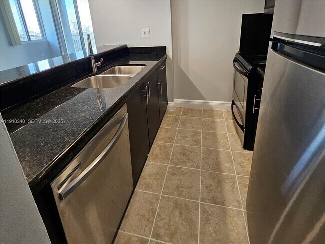 Building Photo - 850 N Miami Ave