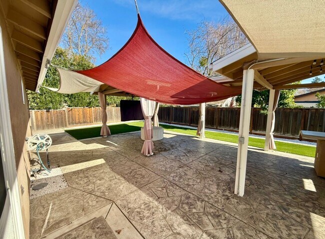 Building Photo - Quiet Cul de Sac Home in Gilroy