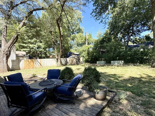 Building Photo - 7632 Rainbow Dr