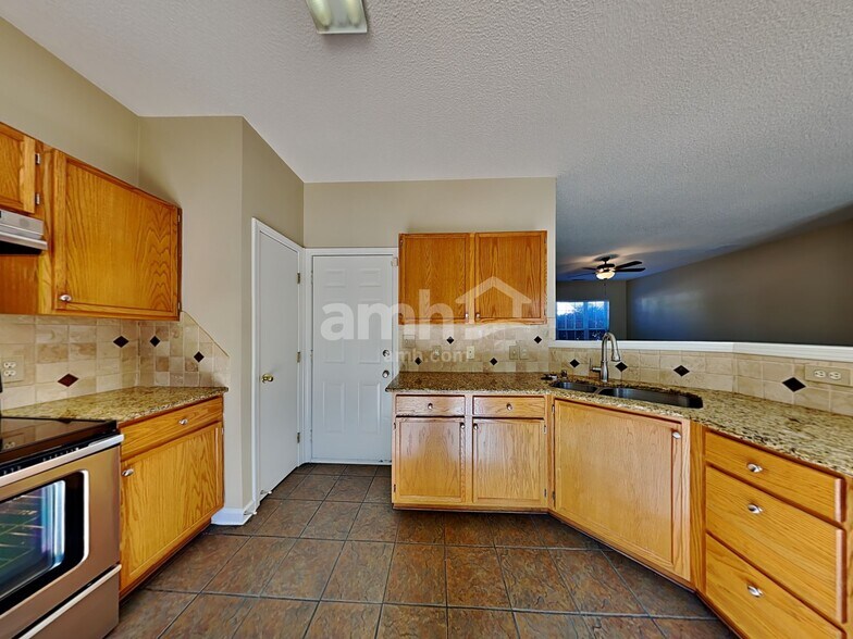 Building Photo - 136 N Honey Springs Ave