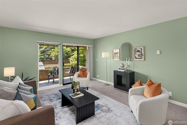 Building Photo - Top-Floor Downtown Bellevue Condo with Sunset Views