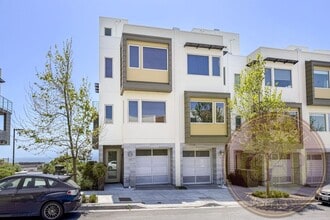 Building Photo - SF Shipyard - 3 BR, 2.5 BA Townhouse 1,634...