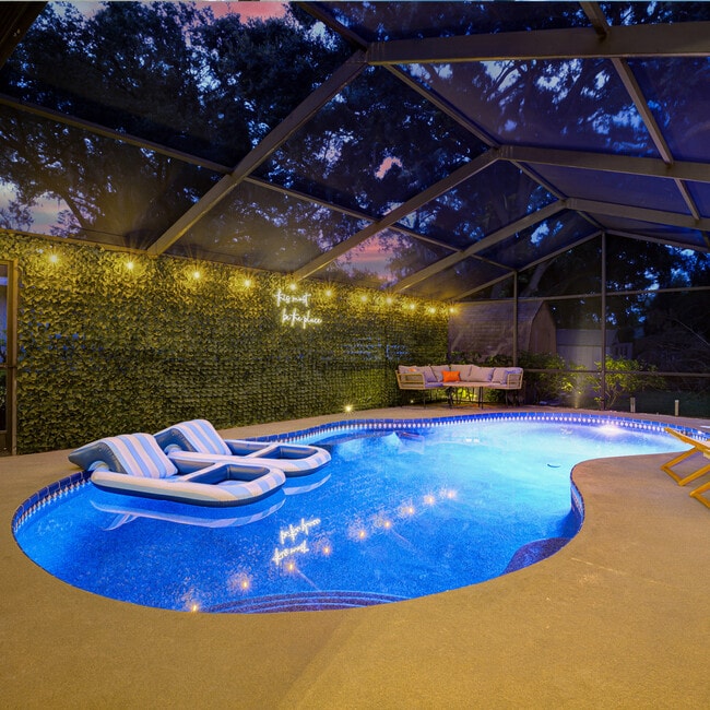 Building Photo - 2239 Wells Ave