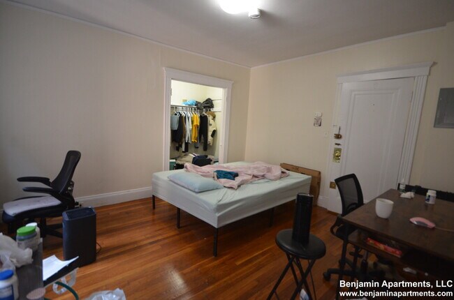 Building Photo - 231 Park Dr