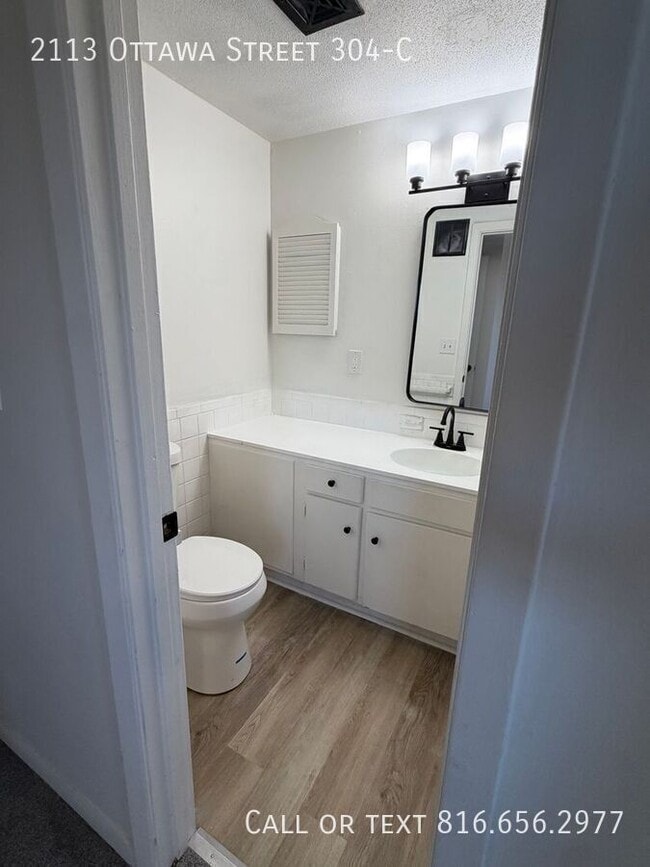 Building Photo - 2113 Ottawa St