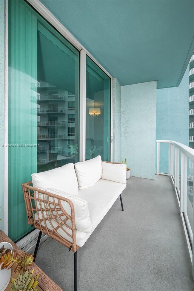 Building Photo - 1900 N Bayshore Dr