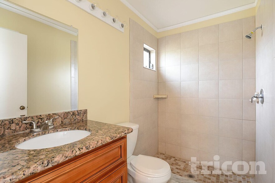 Building Photo - 3699 Chatham Dr