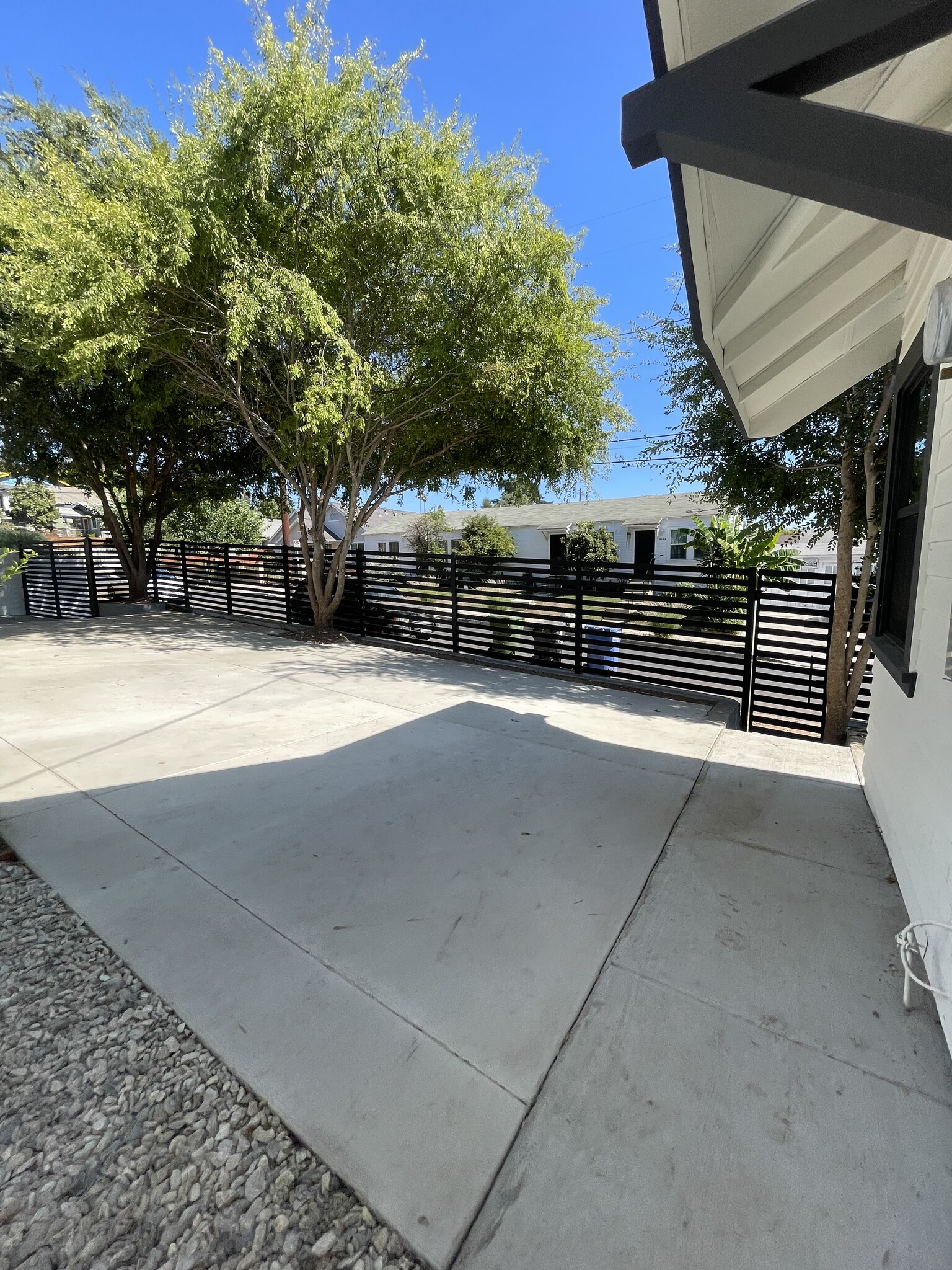 parking /yard - 6902 N Figueroa St