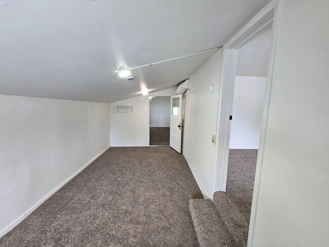 Building Photo - Newly Remodeled House
