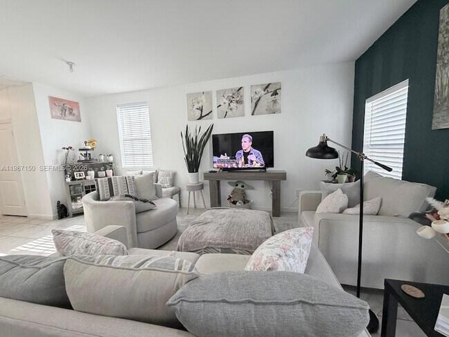 Building Photo - 4002 NW 11th Ct