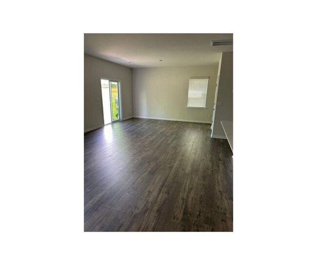 Building Photo - 1215 37th Ave Lane NE