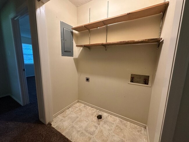 Building Photo - Introducing a charming 3-bedroom, 2-bathro...