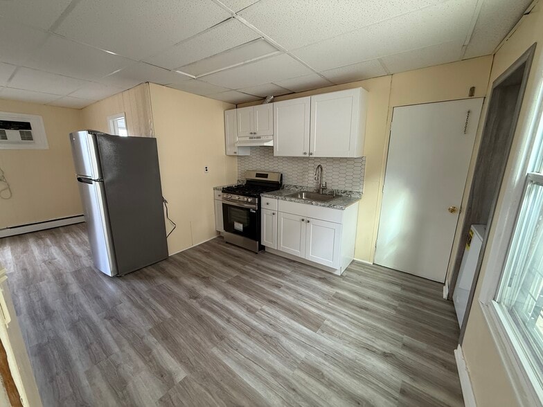 Building Photo - 144 Midland Ave
