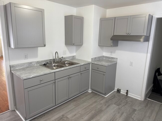 Building Photo - 1115 Winfield Ave