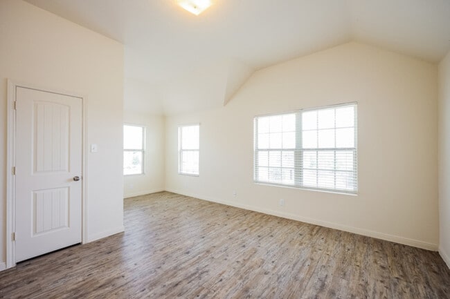 Building Photo - 4911 War Horse Dr