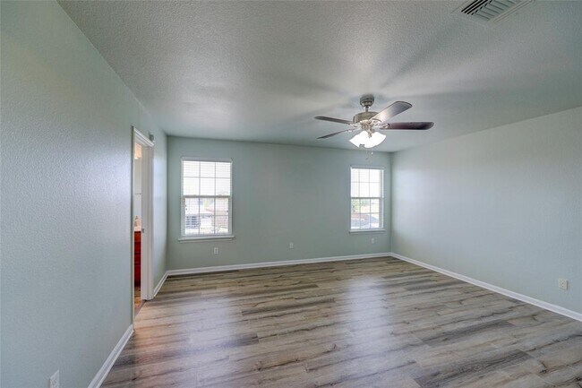 Building Photo - 455 Gina Dr