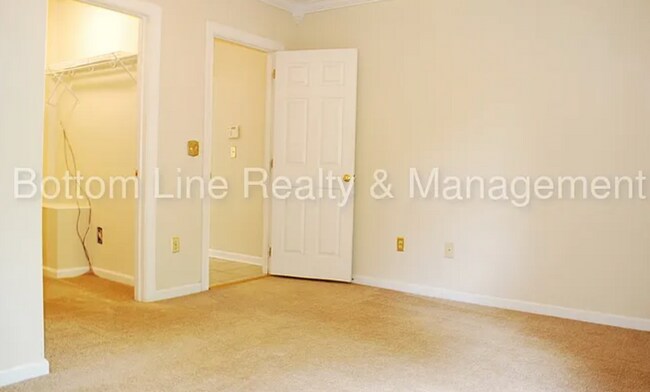 Building Photo - 2 bedroom apartment for rent in a great location
