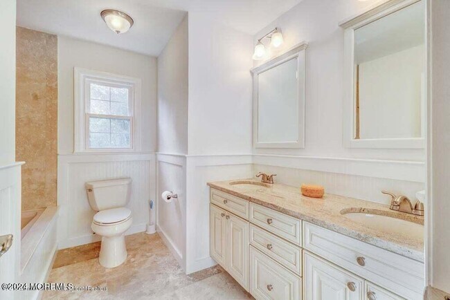 Building Photo - 7 Woods Rd