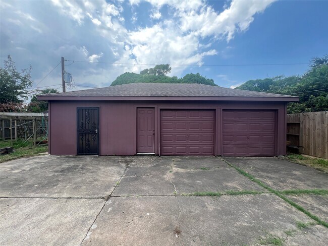 Building Photo - 7026 Lacy Hill Dr