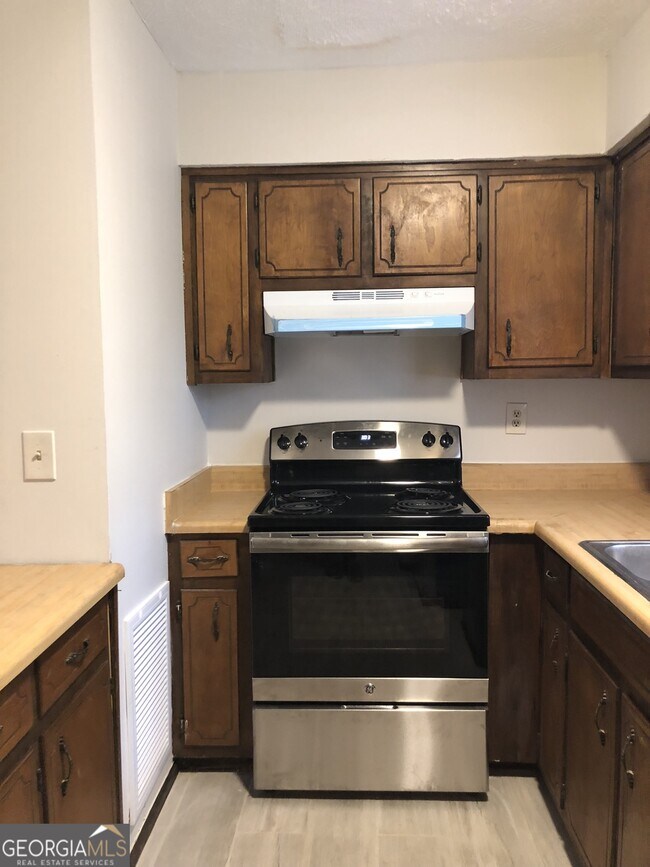 Building Photo - 5980 Sherwood Pl