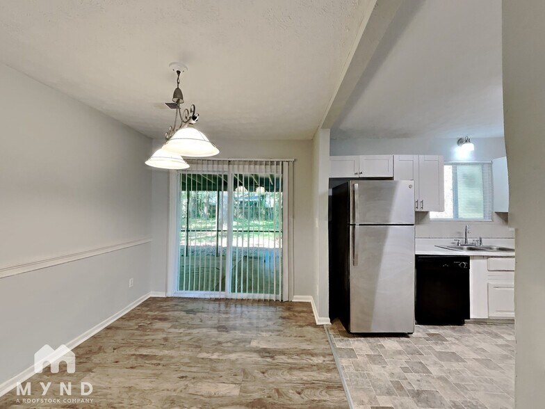 Building Photo - 8275 Brittany Ln