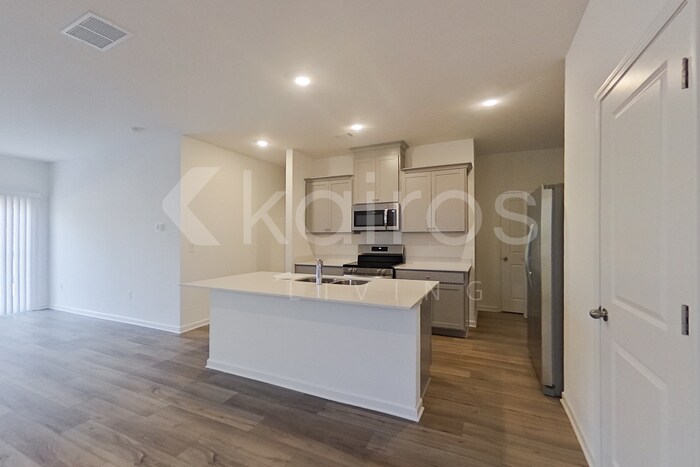 Building Photo - 210 Birch Ave