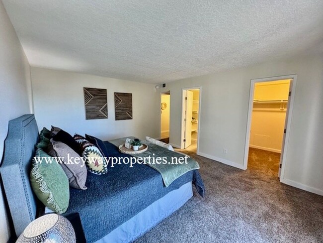 Building Photo - ***Deposit Moves you in*** FootHills 3bed ...