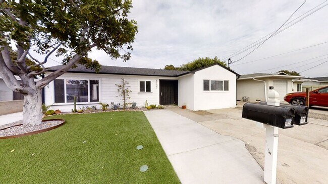 Primary Photo - 5BD/2BA, Easy Walk to Campus!! (Lease out,...